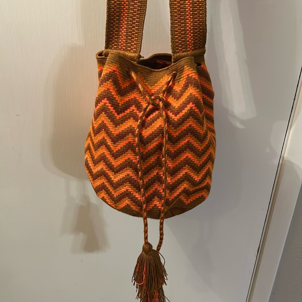 Wayuu Tribe crossbody bag orange and browns, hand crafted, in excellent shape